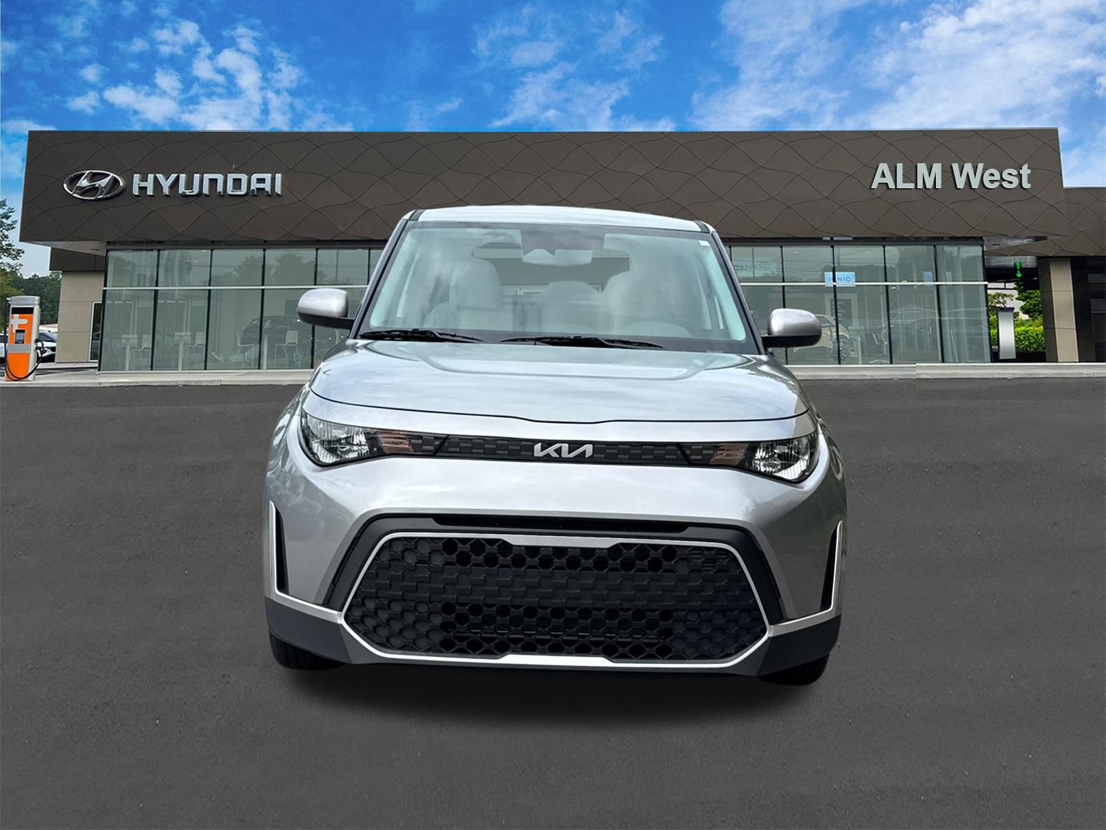 Used 2025 Kia Soul LX w/ LX Technology Package FWD image 2