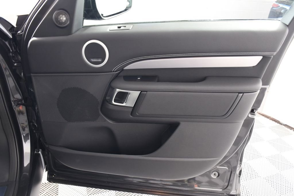 Used 2026 Land Rover Discovery Limited Edition AWD/4WD image 18