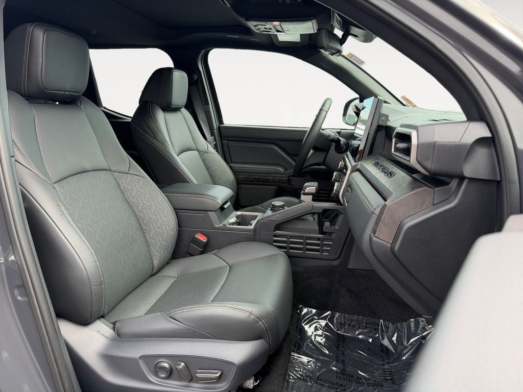 Used 2024 Toyota Tacoma Limited w/ Limited Package (LT) AWD/4WD image 24