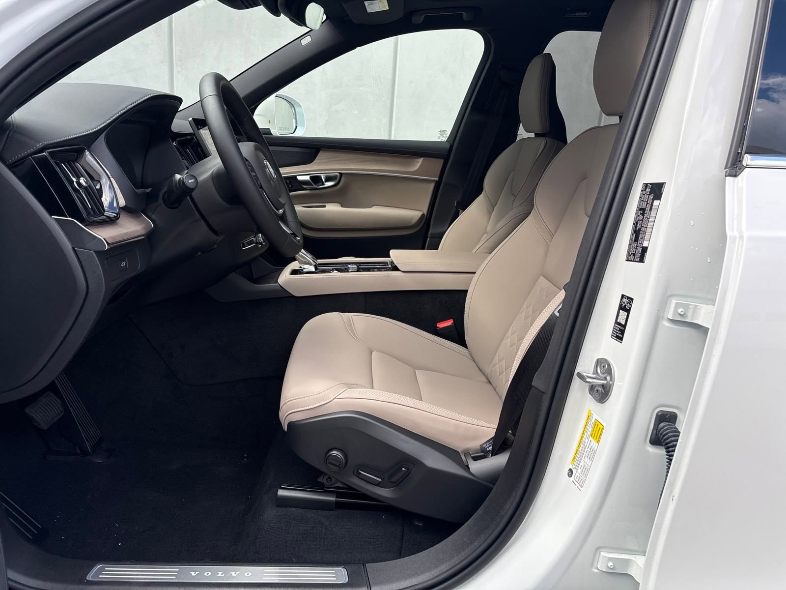 New 2026 Volvo XC90 B6 Plus w/ Protection Package Premier image 9