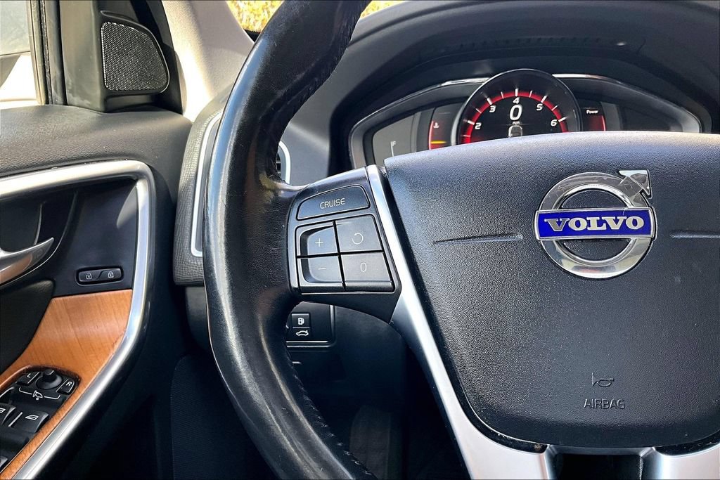 Used 2017 Volvo XC60 T5 Inscription w/ Preferred Option Package FWD image 26