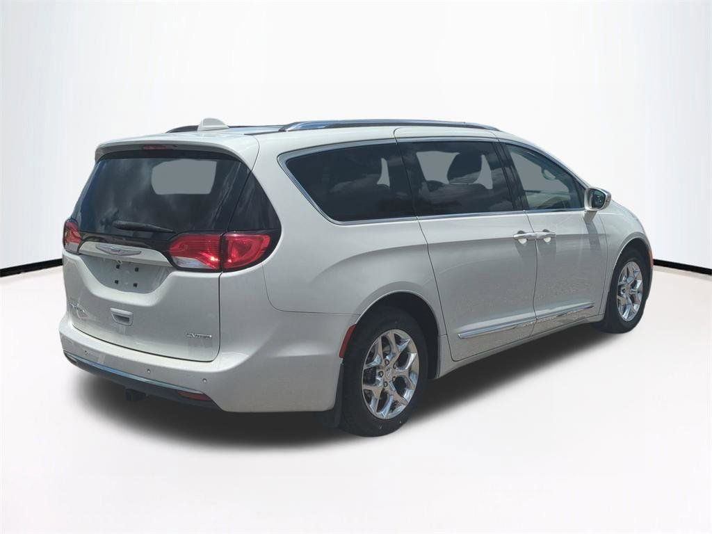 Used 2017 Chrysler Pacifica Limited FWD image 5