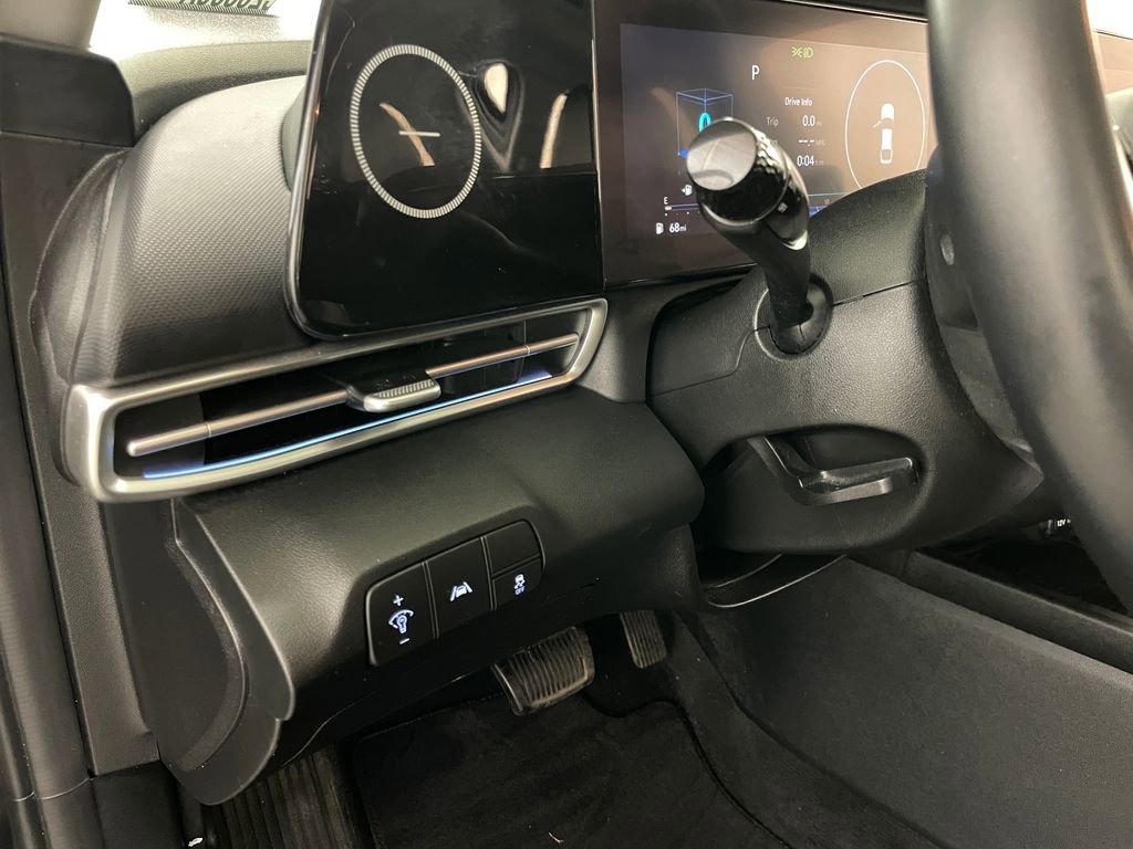 Used 2023 Hyundai Elantra Limited w/ Preferred Accessory Package FWD image 25