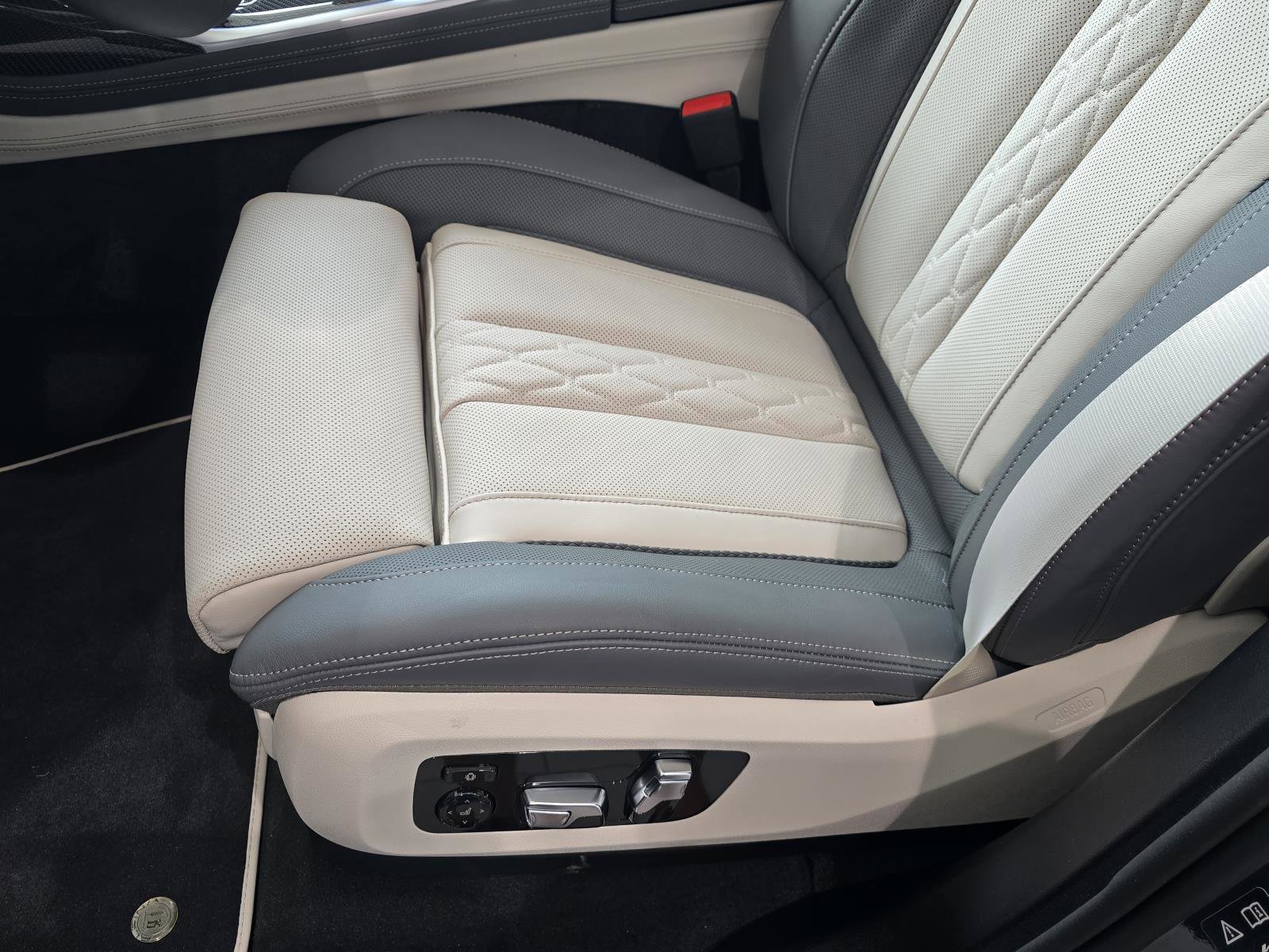 New 2026 BMW ALPINA XB7 image 16