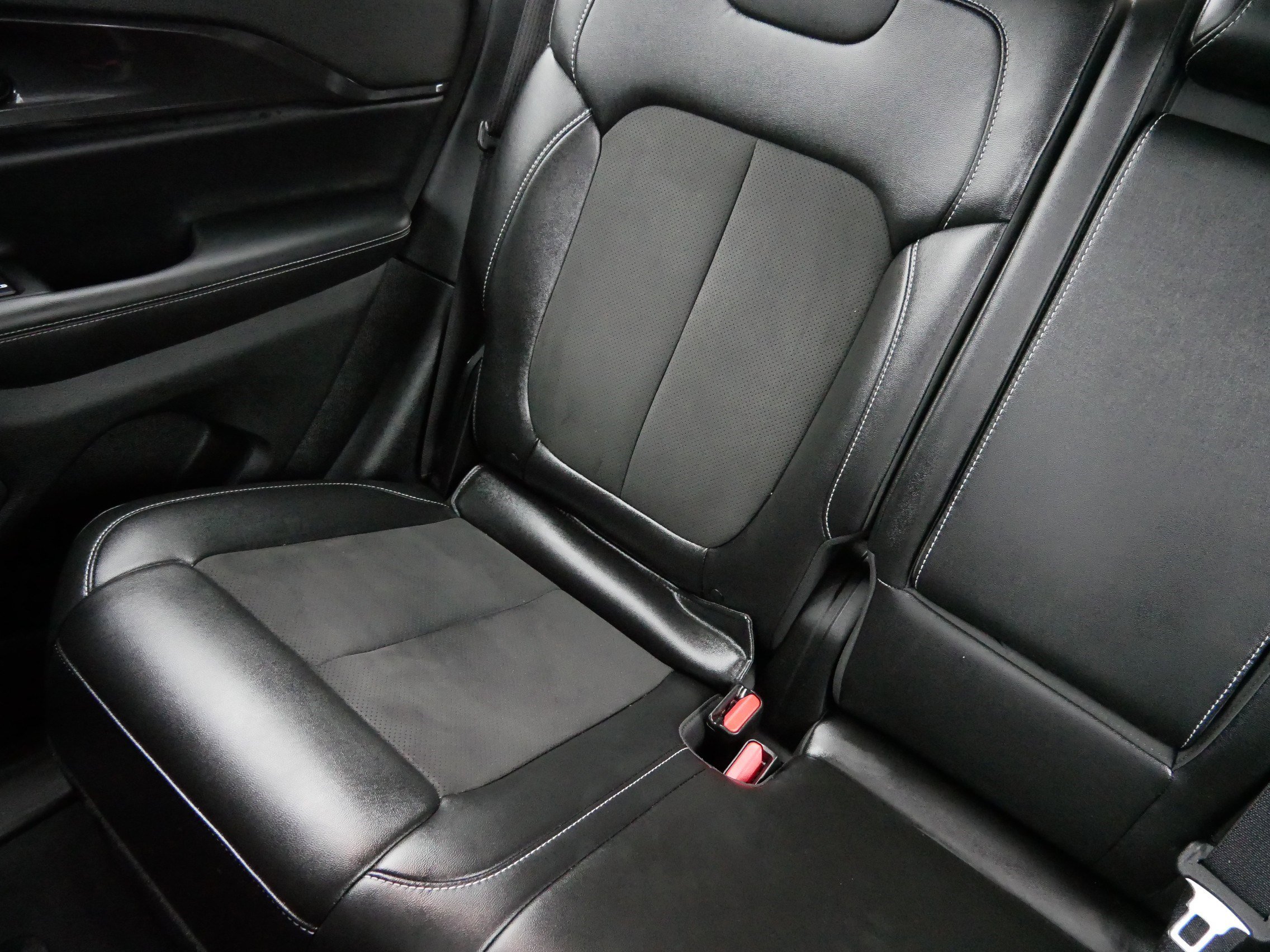 Used 2023 Jeep Grand Cherokee Altitude image 12