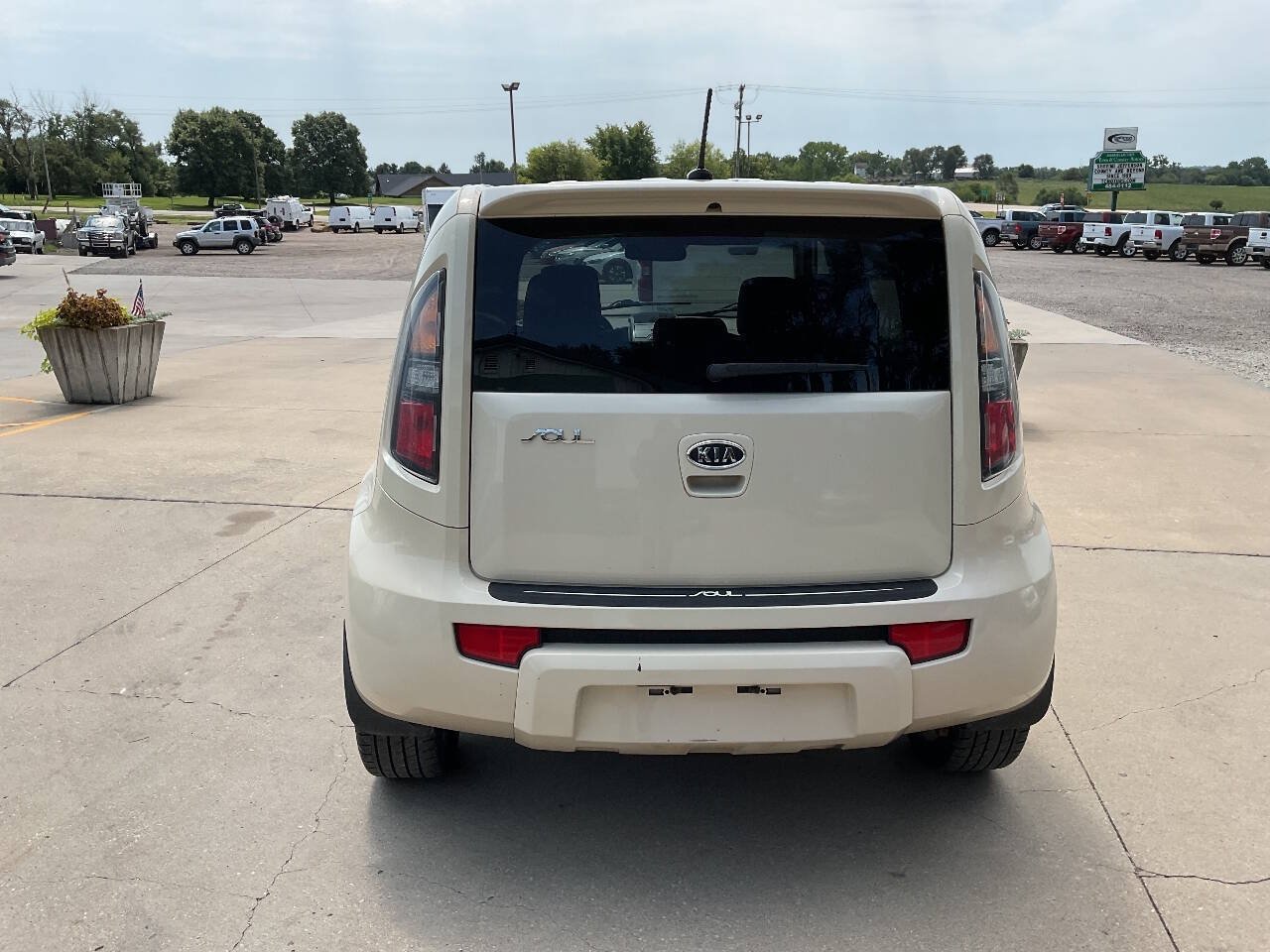 Used 2011 Kia Soul ! FWD image 8