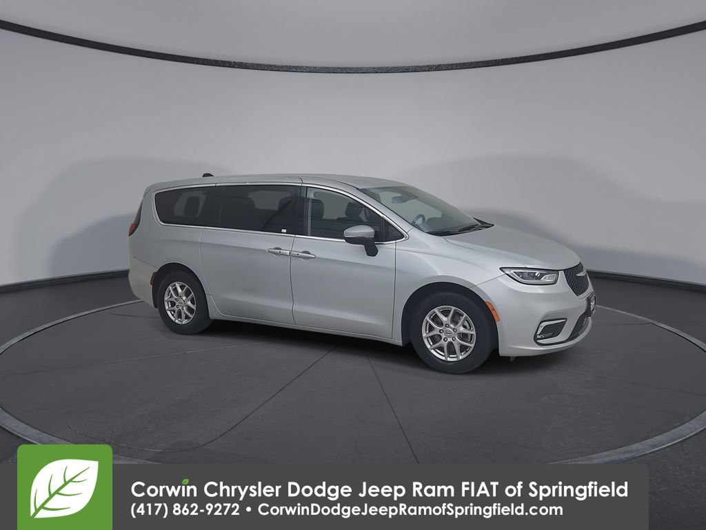 Certified 2023 Chrysler Pacifica Touring-L image 2