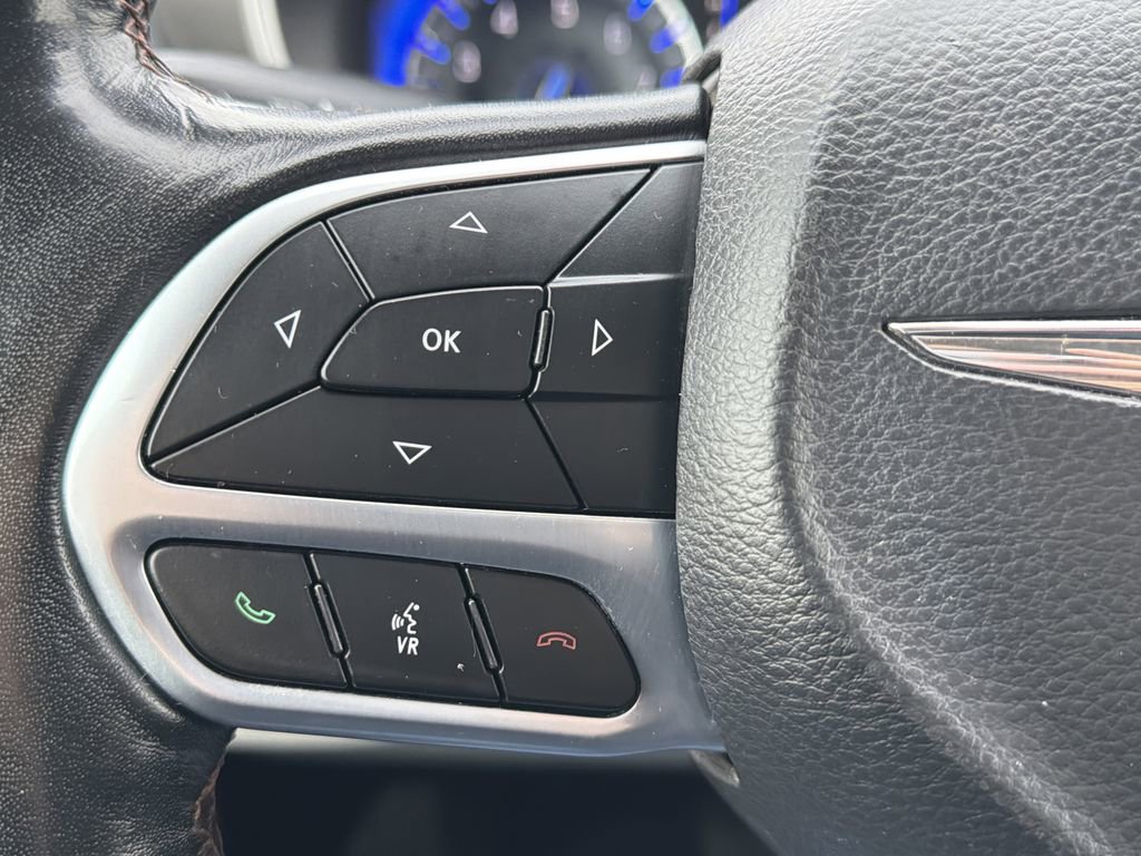 Used 2020 Chrysler Pacifica Touring-L image 11