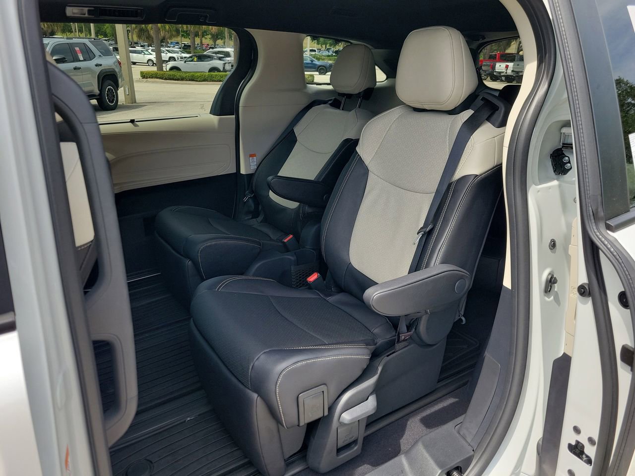 New 2026 Toyota Sienna Limited image 12