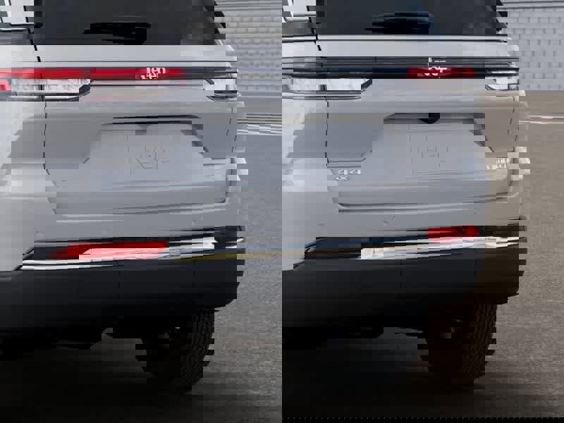 New 2025 Jeep Grand Cherokee Limited image 13