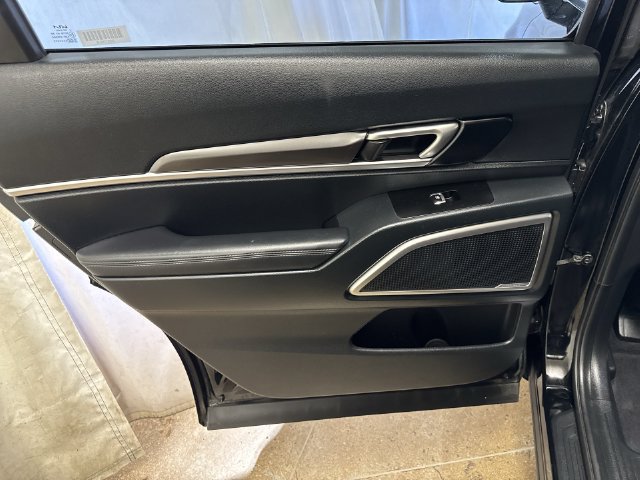 Used 2025 Kia Telluride S FWD image 25