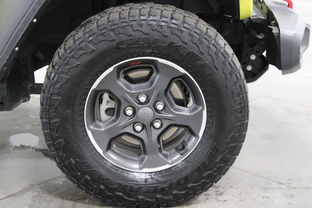 Used 2023 Jeep Gladiator Rubicon AWD/4WD image 13