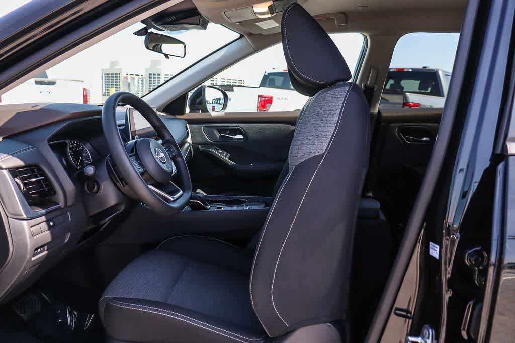 Used 2022 Nissan Rogue SV FWD image 17