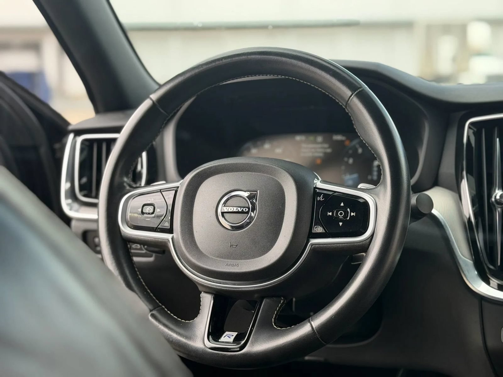Used 2019 Volvo S60 T5 R-Design FWD image 27