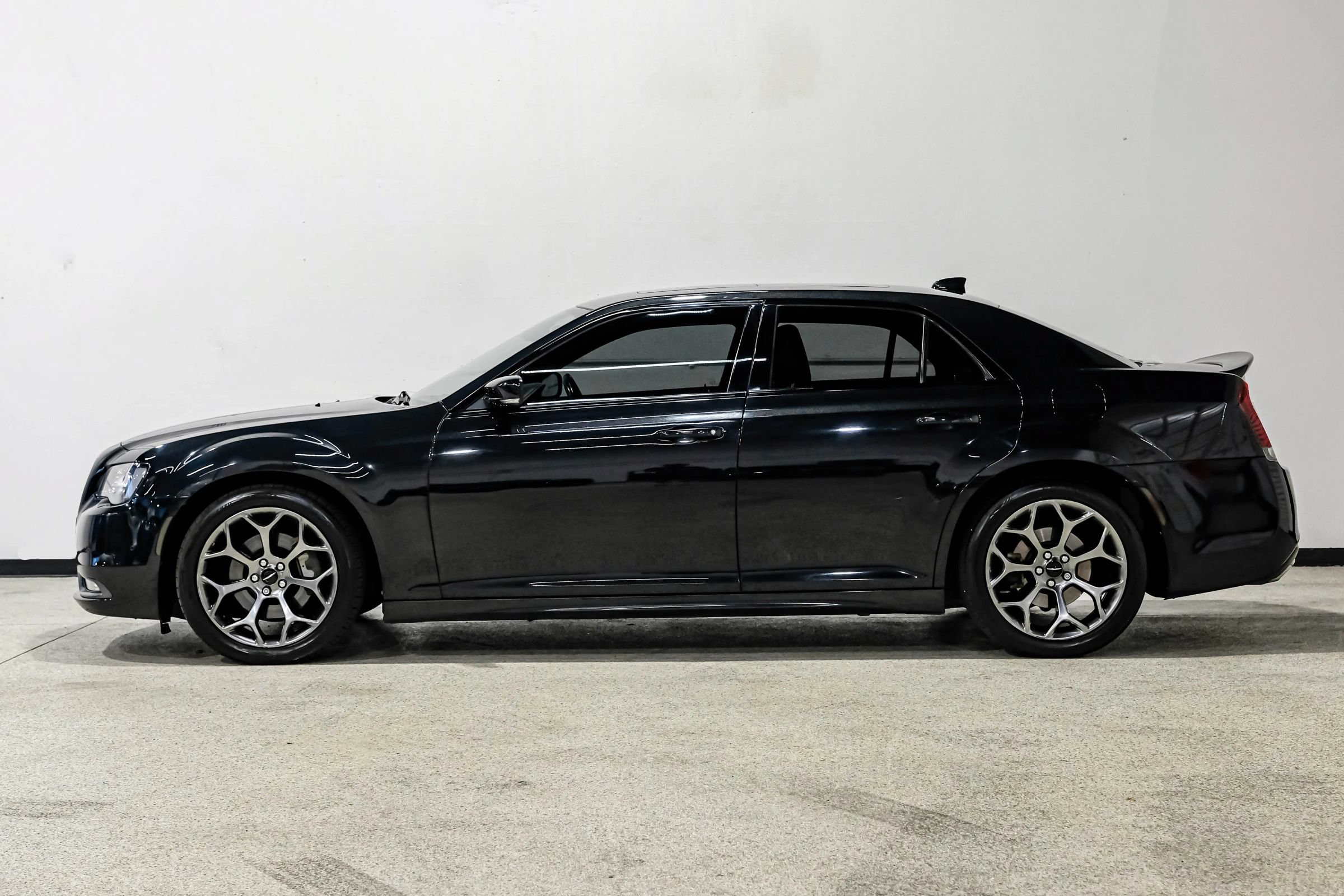 Used 2015 Chrysler 300 S w/ 300S Premium Group RWD image 9