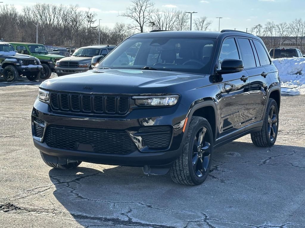 Used 2024 Jeep Grand Cherokee Altitude image 6
