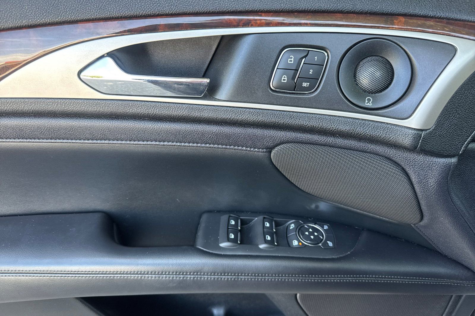 Used 2019 Lincoln MKZ Reserve FWD image 11