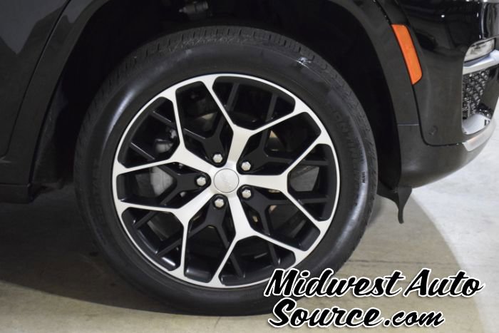 Used 2024 Jeep Grand Cherokee Summit image 11