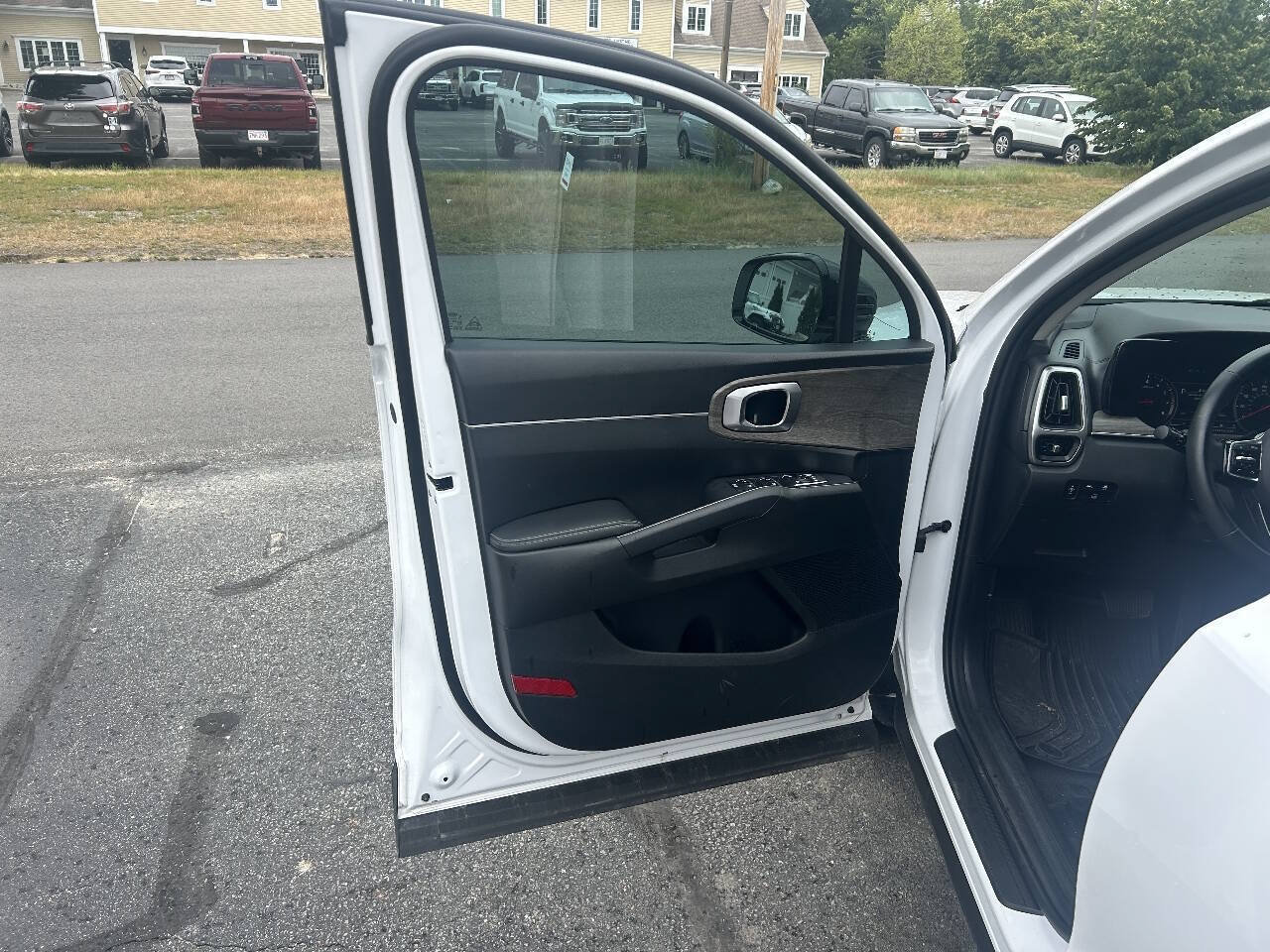 Used 2021 Kia Sorento EX w/ Panoramic Sunroof Package FWD image 9