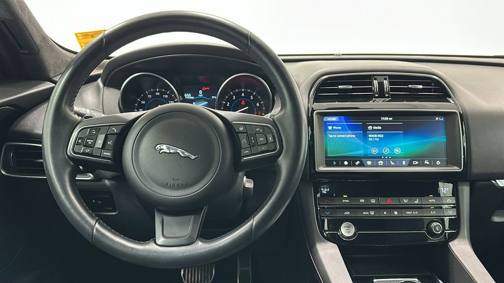Used 2019 Jaguar F-PACE Premium image 11