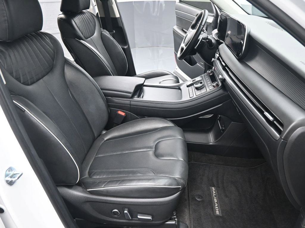 Used 2024 Hyundai Palisade Limited image 2