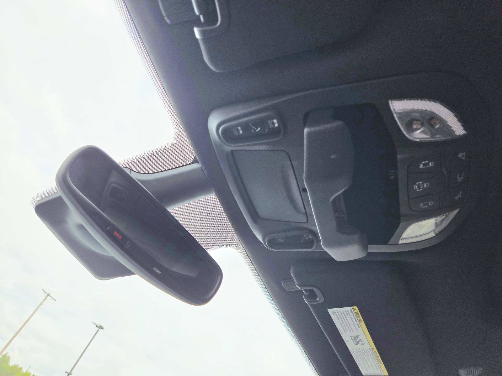 Used 2025 Chrysler Pacifica Limited FWD image 37