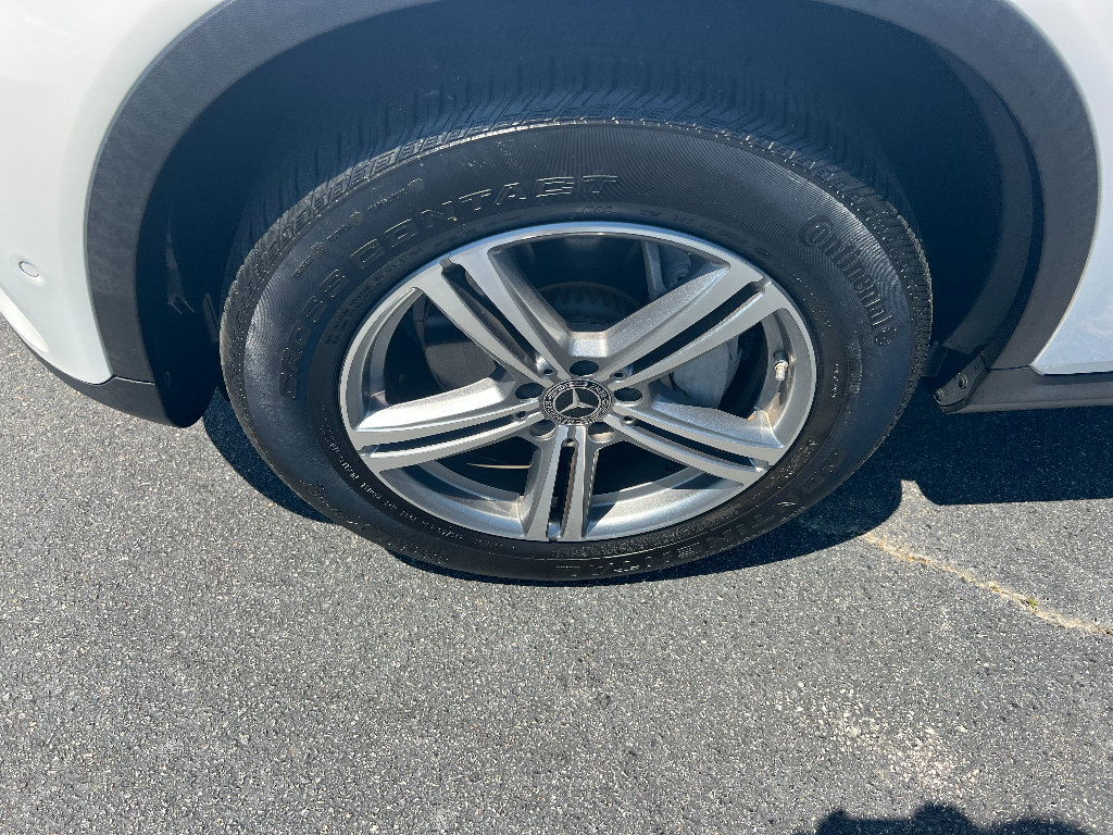 Used 2021 Mercedes-Benz GLC 300 4MATIC w/ Premium Package image 13