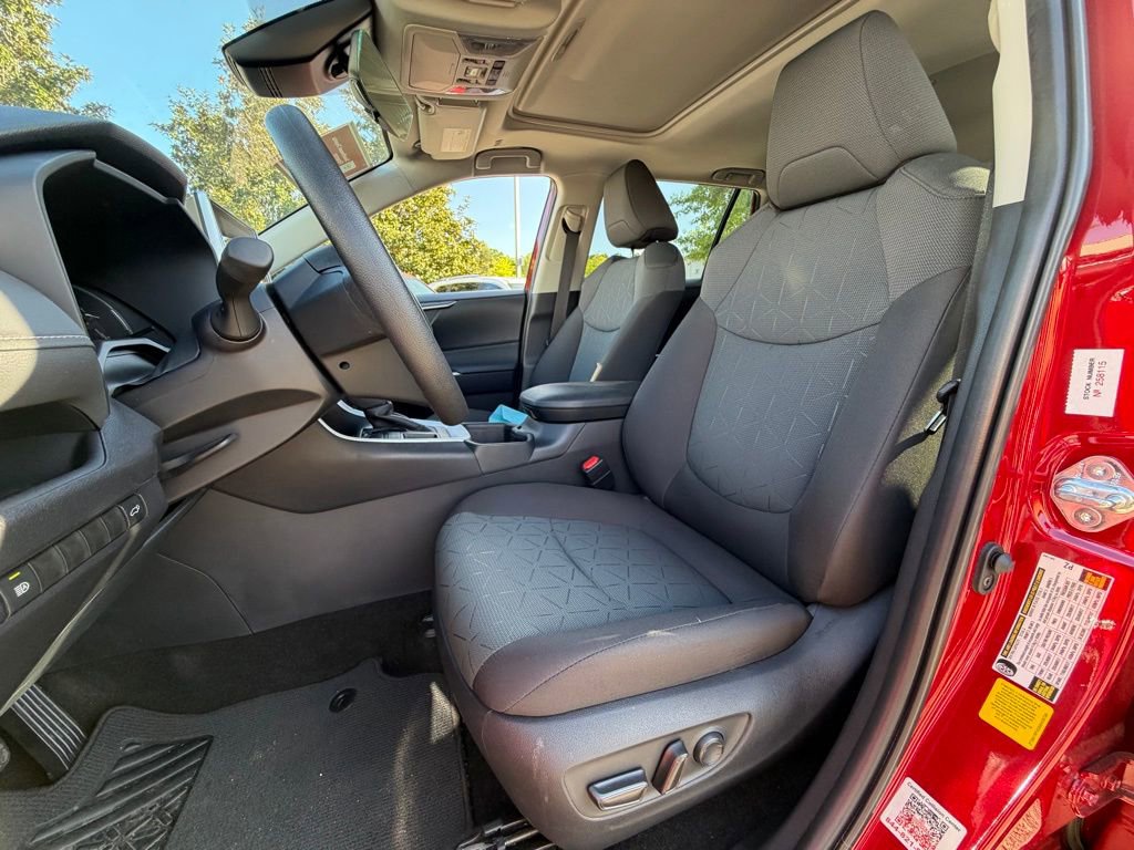 Used 2025 Toyota RAV4 XLE w/ Convenience Package FWD image 5