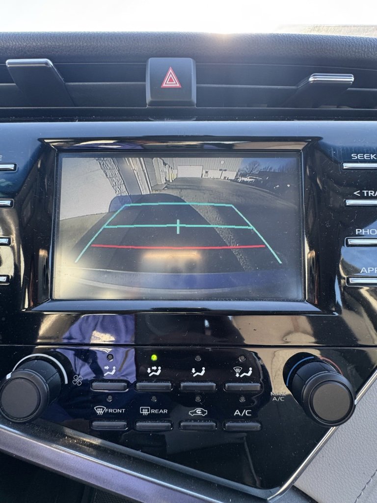 Used 2018 Toyota Camry LE image 18