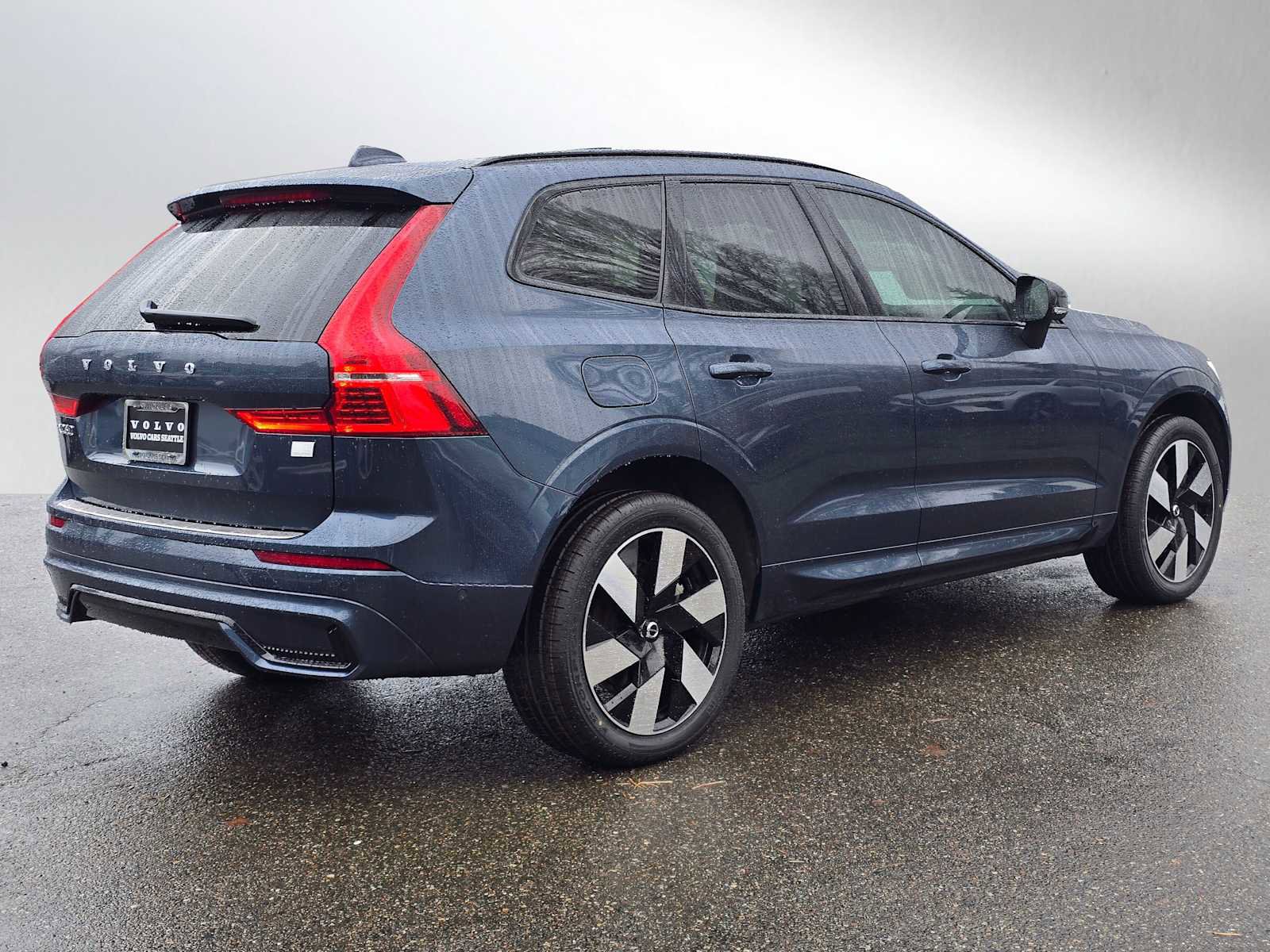 Certified 2023 Volvo XC60 T8 Plus w/ Climate Package image 3