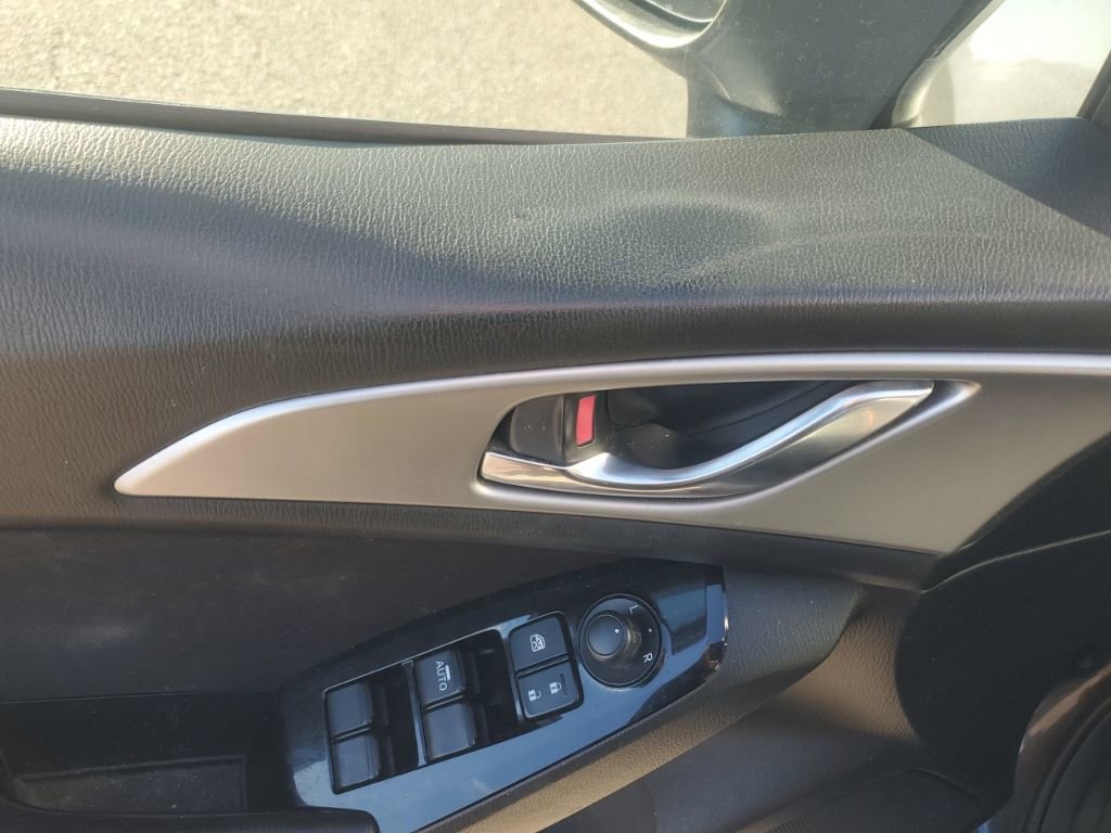 Used 2018 MAZDA MAZDA3 Sport image 11