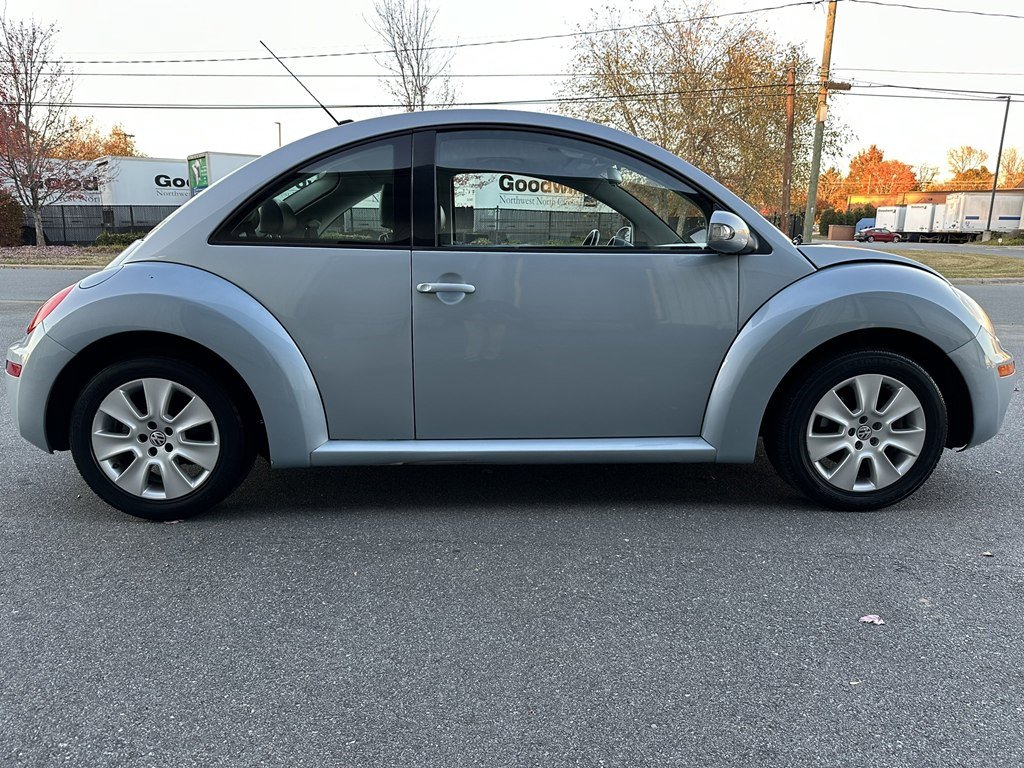Used 2010 Volkswagen Beetle Coupe image 6