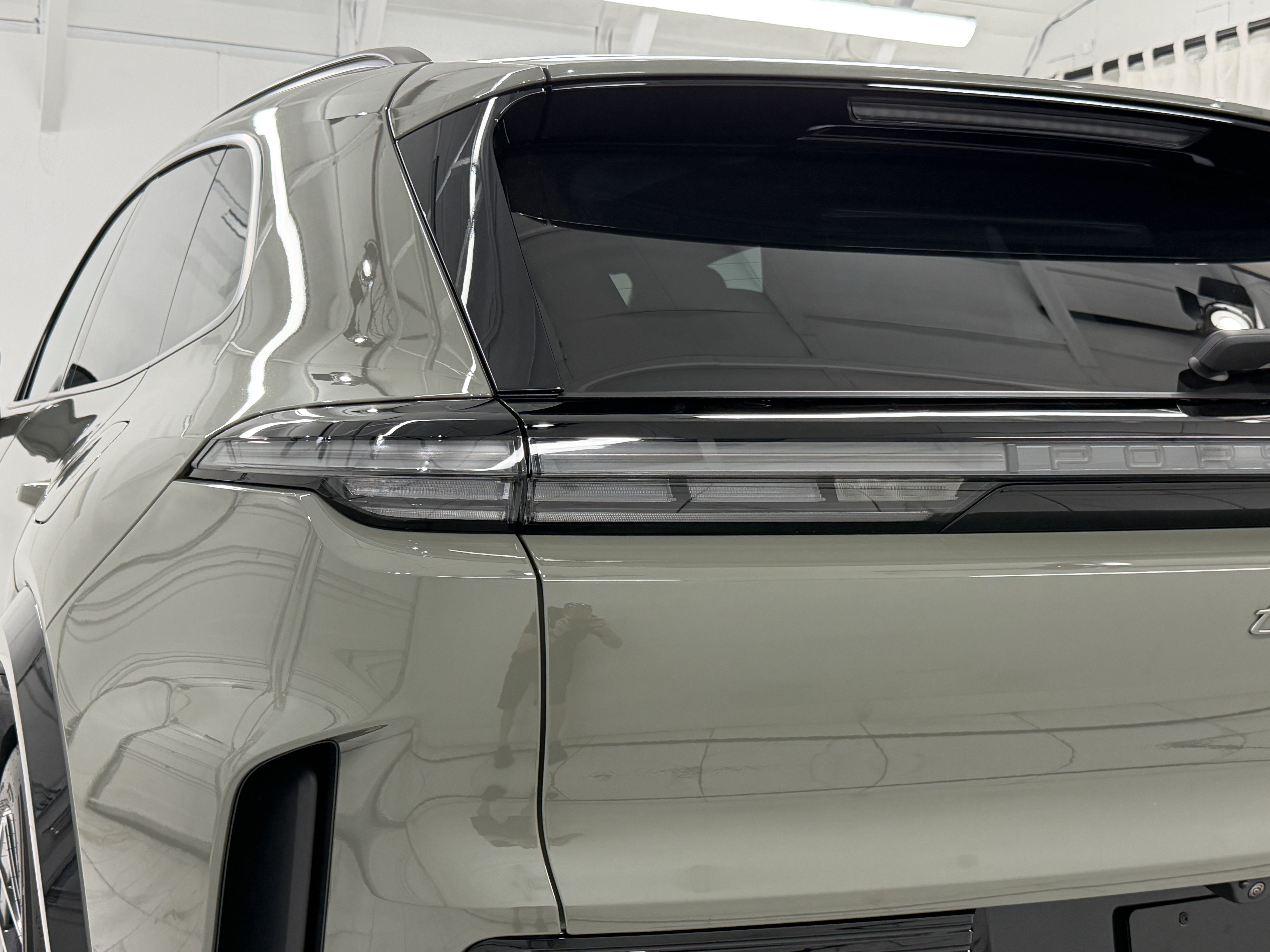 New 2026 Porsche Cayenne Turbo Electric AWD/4WD image 18