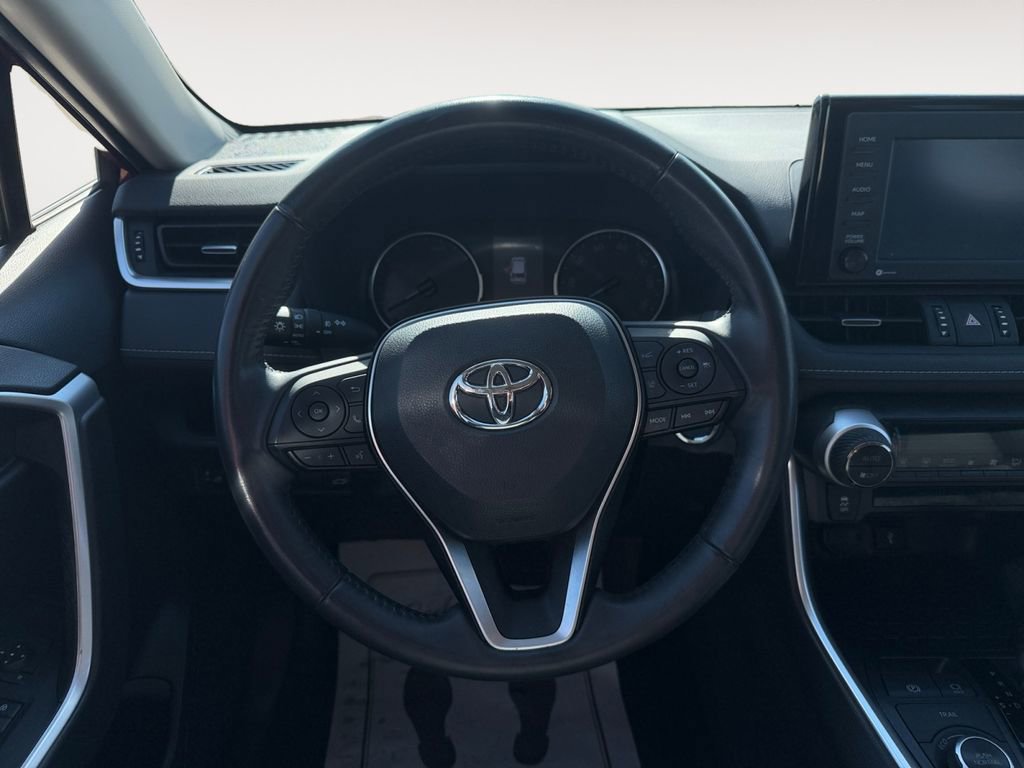 Used 2022 Toyota RAV4 XLE Premium image 20