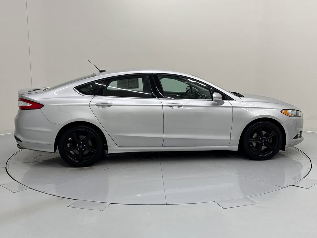 Used 2016 Ford Fusion SE FWD image 6