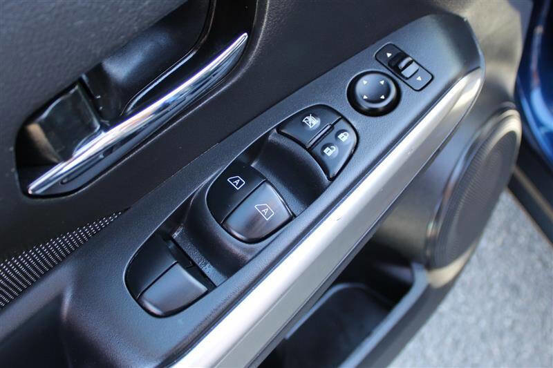 Used 2018 Nissan Kicks SV image 12