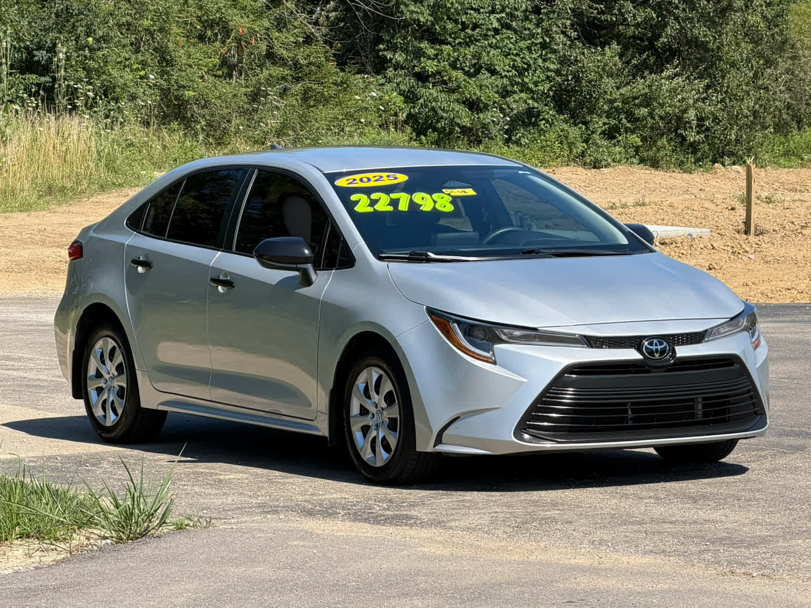 Used 2025 Toyota Corolla LE FWD video 1