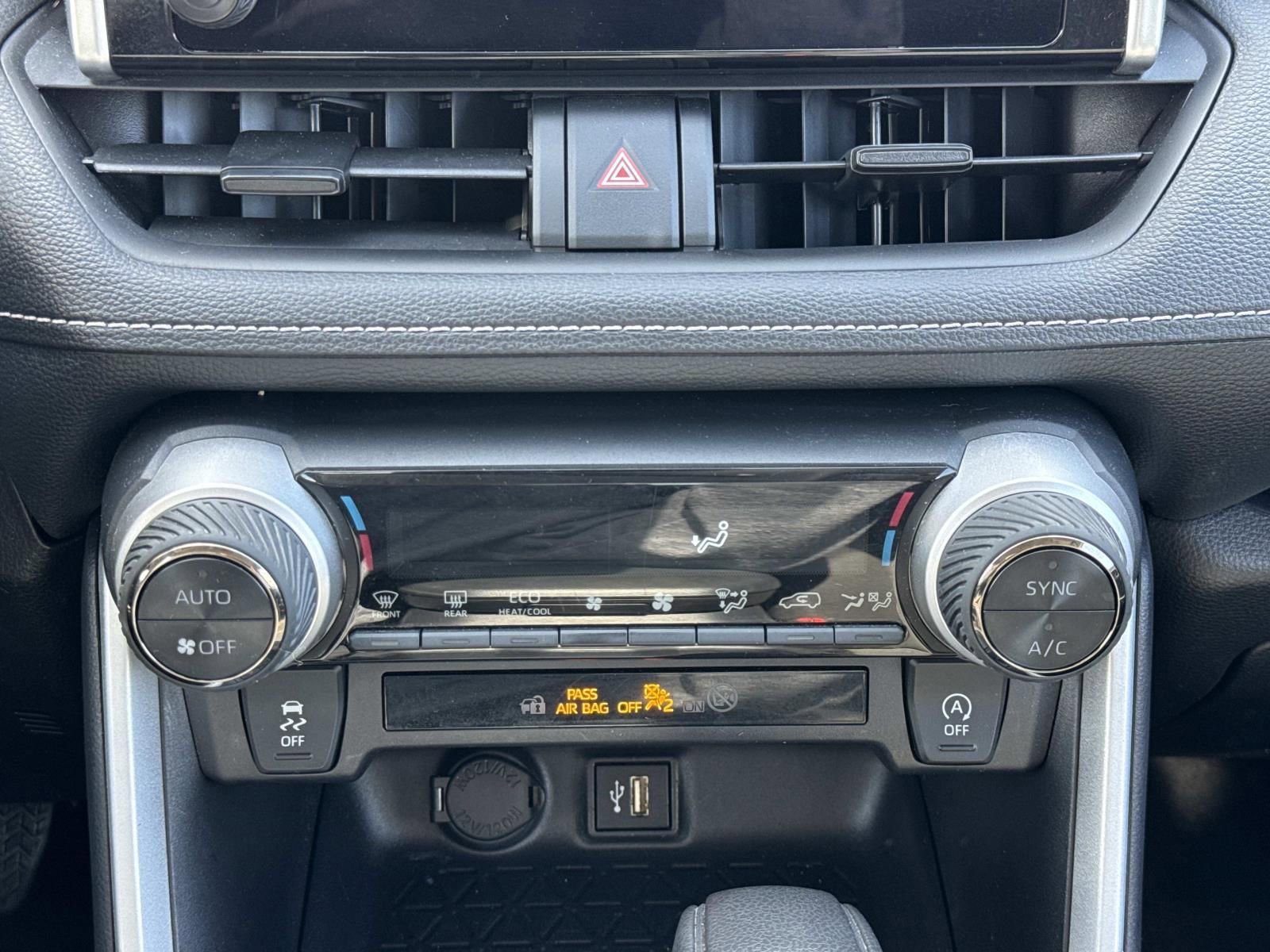 Used 2025 Toyota RAV4 XLE AWD/4WD image 10