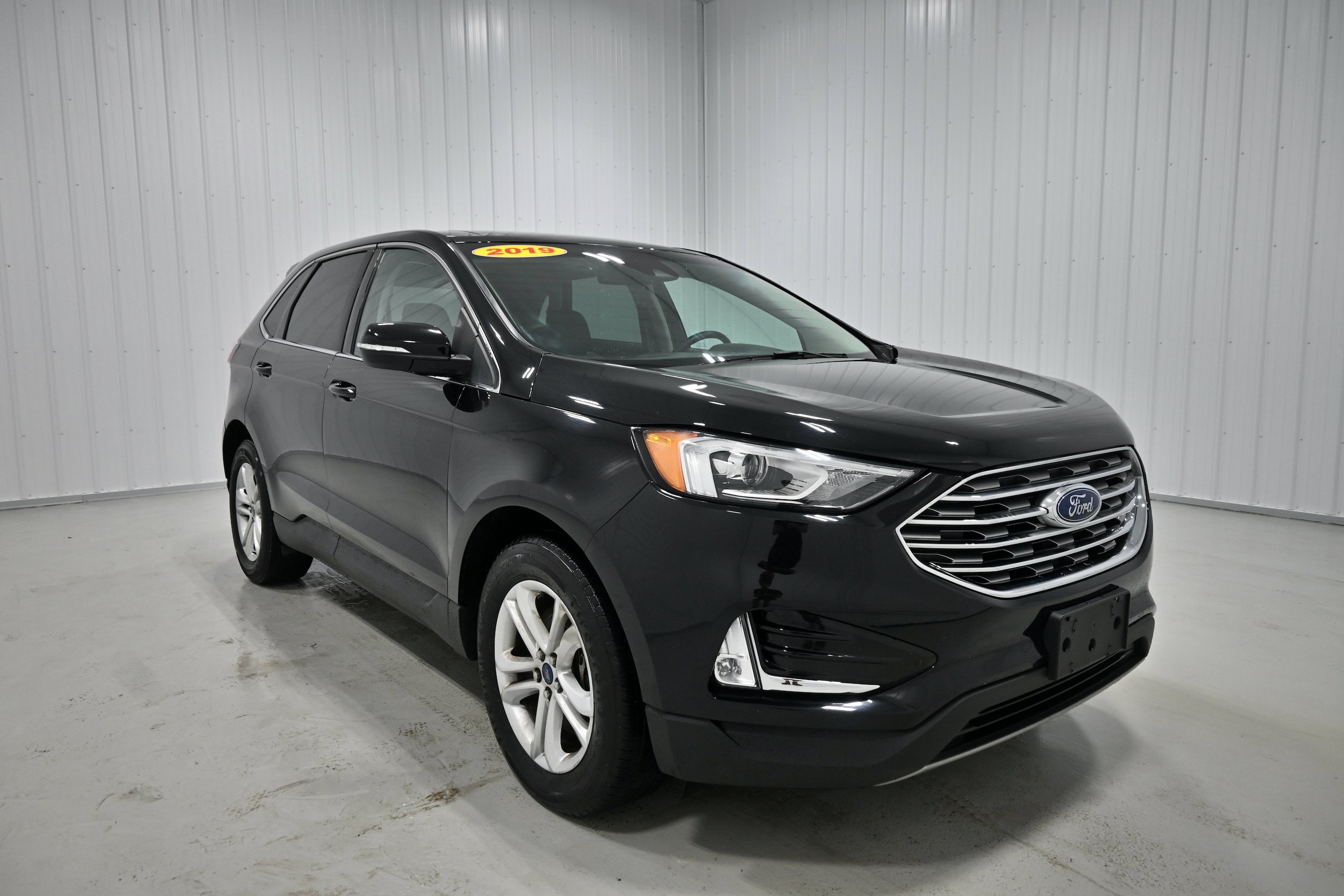 Used 2020 Ford Edge SEL w/ Cold Weather Package AWD/4WD image 3
