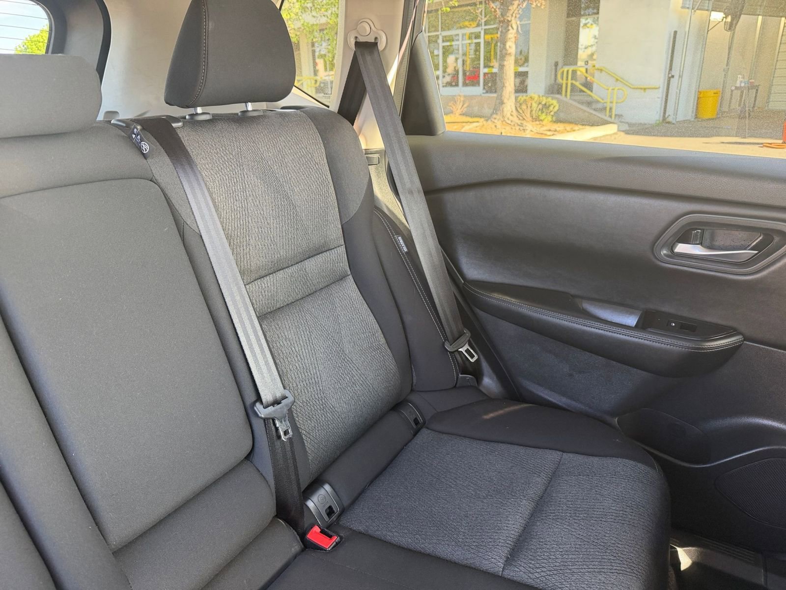 Used 2025 Nissan Rogue SV image 39