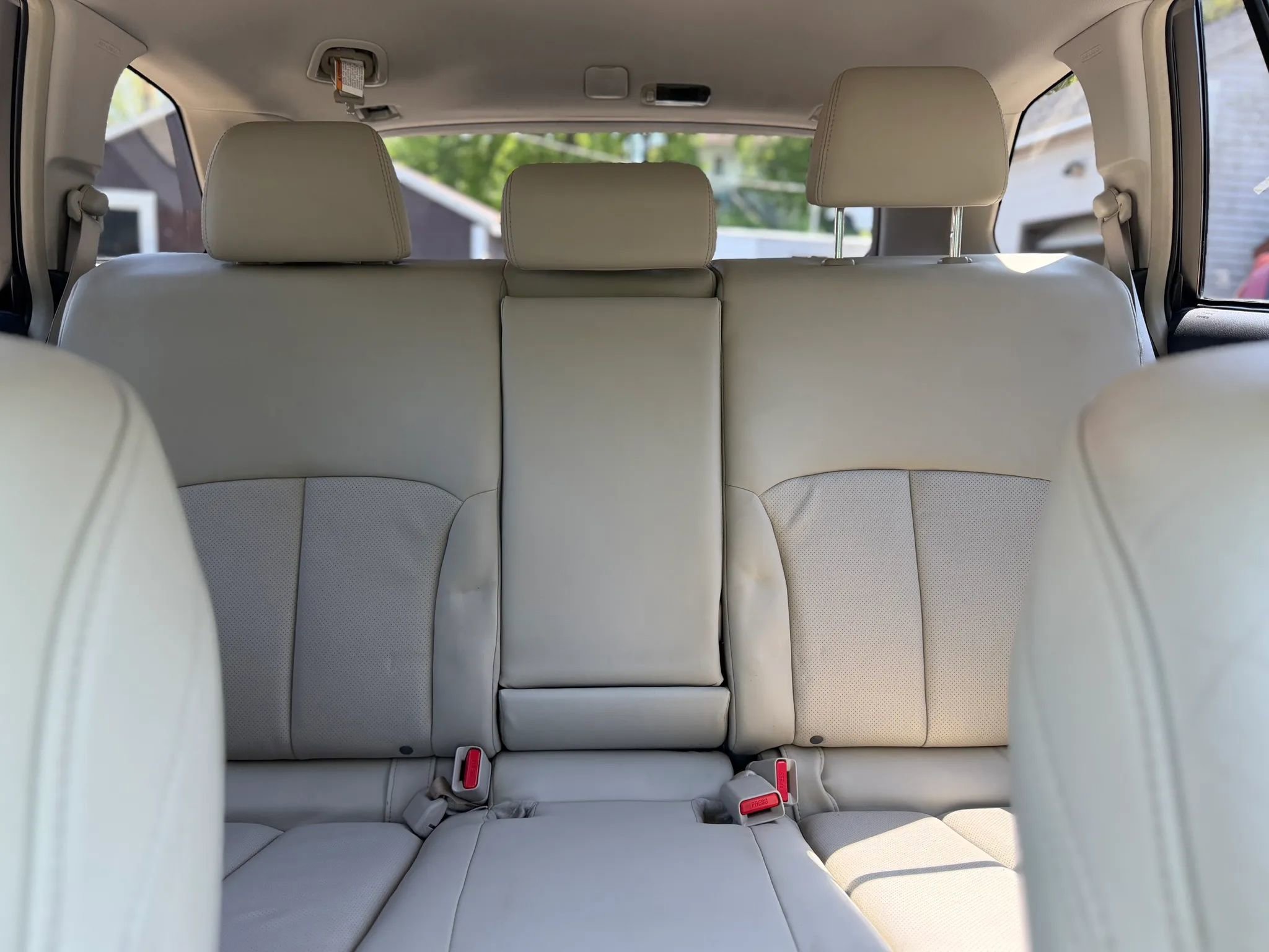 Used 2011 Subaru Outback 3.6R Limited w/ PWR Moonroof Pkg AWD/4WD image 32