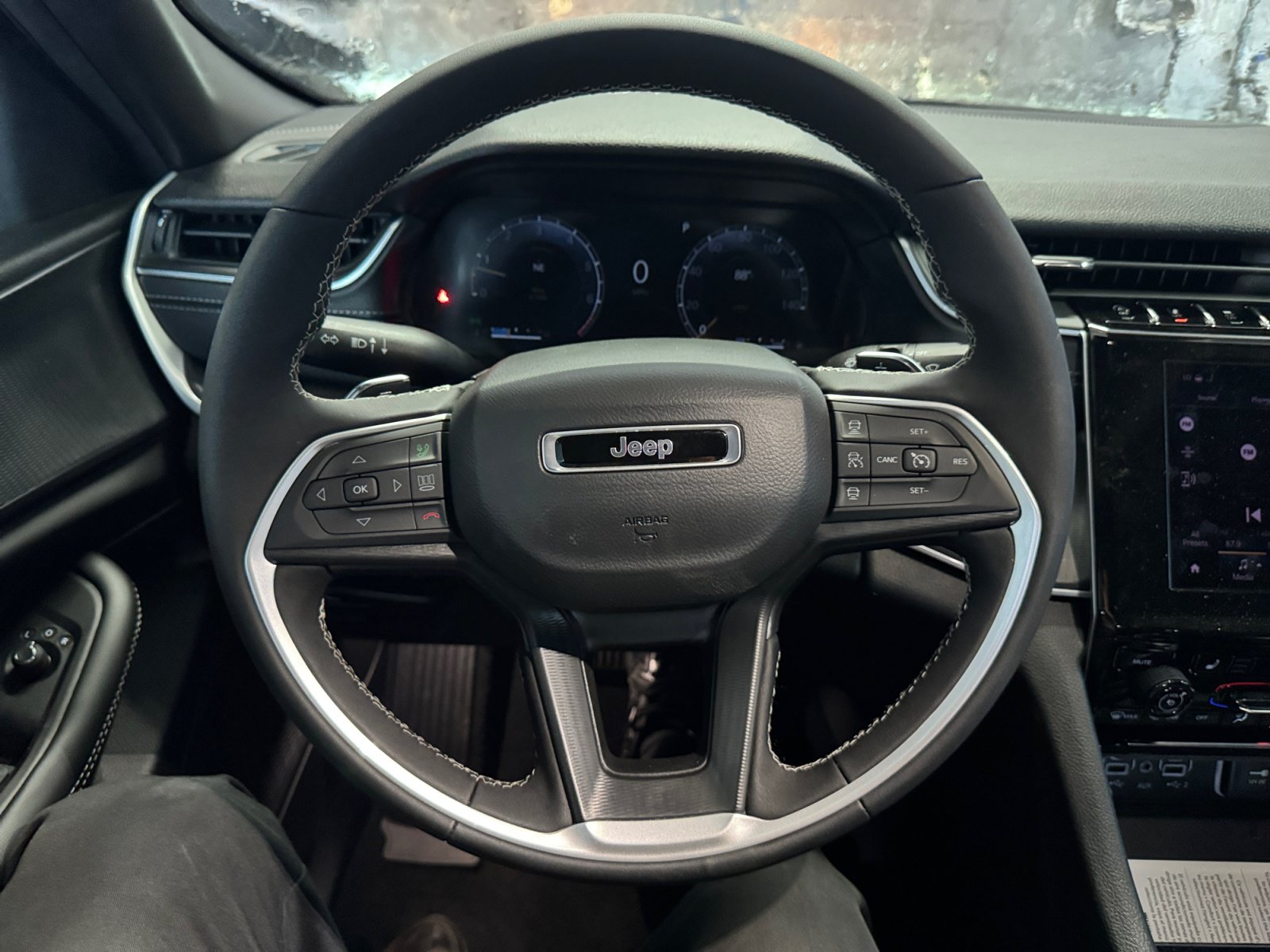 New 2026 Jeep Grand Cherokee L 2WD image 9