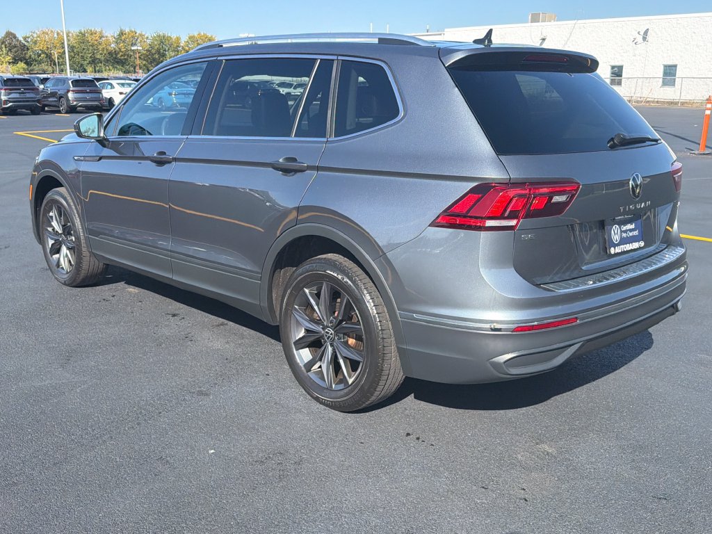 Certified 2023 Volkswagen Tiguan SE w/ Panoramic Sunroof Package AWD/4WD image 4