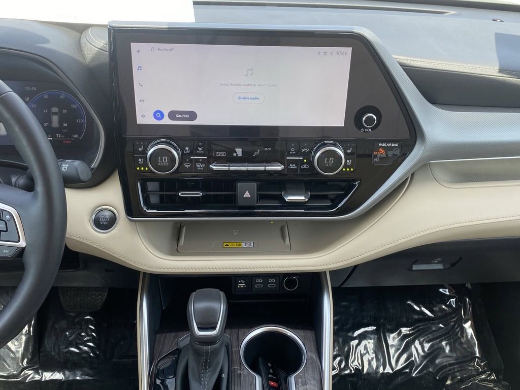 Used 2024 Toyota Highlander Platinum image 28