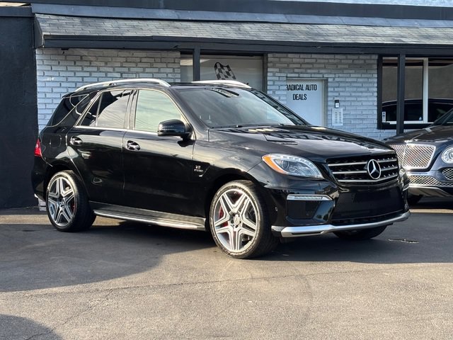 Used 2012 Mercedes-Benz ML 63 AMG 4MATIC w/ AMG Performance Pkg image 11