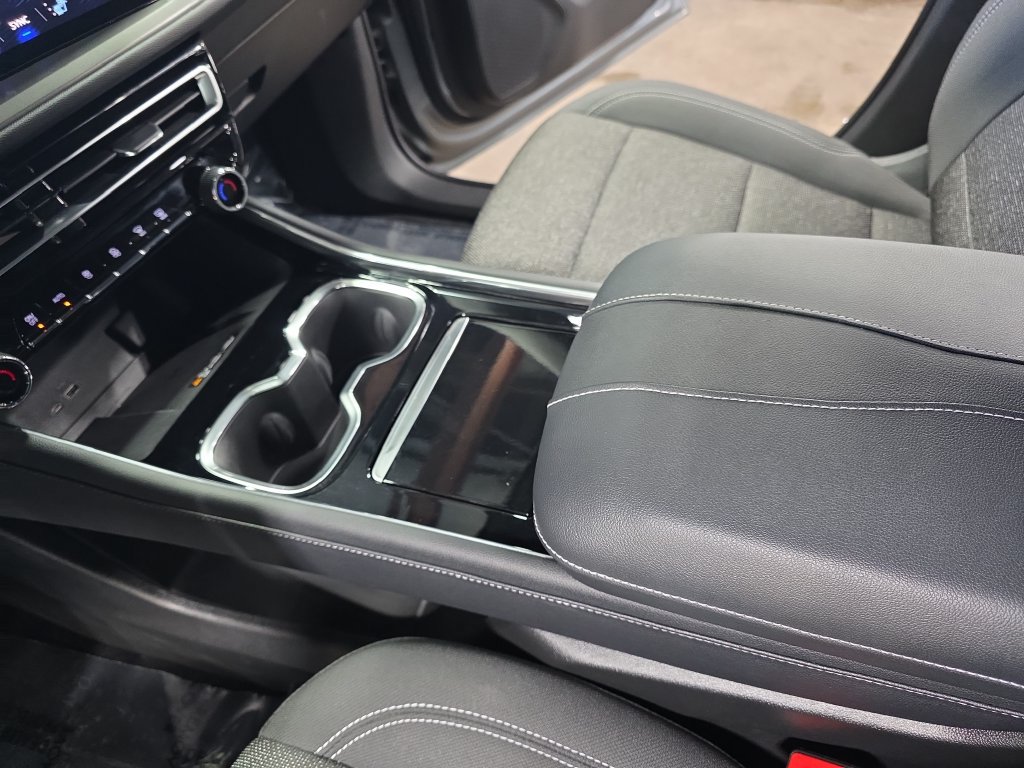 Used 2024 Chevrolet Traverse LT w/ LPO, Floor Liner Package AWD/4WD image 27