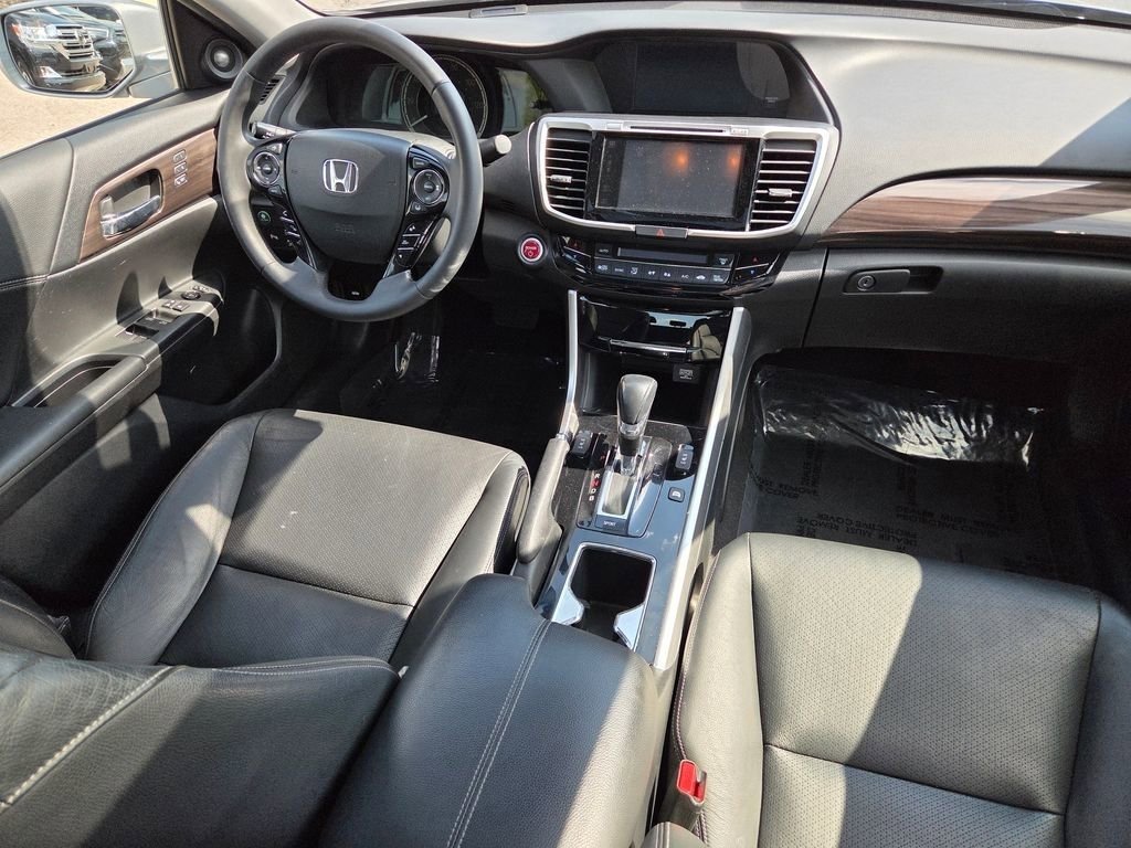 Used 2017 Honda Accord Touring image 30