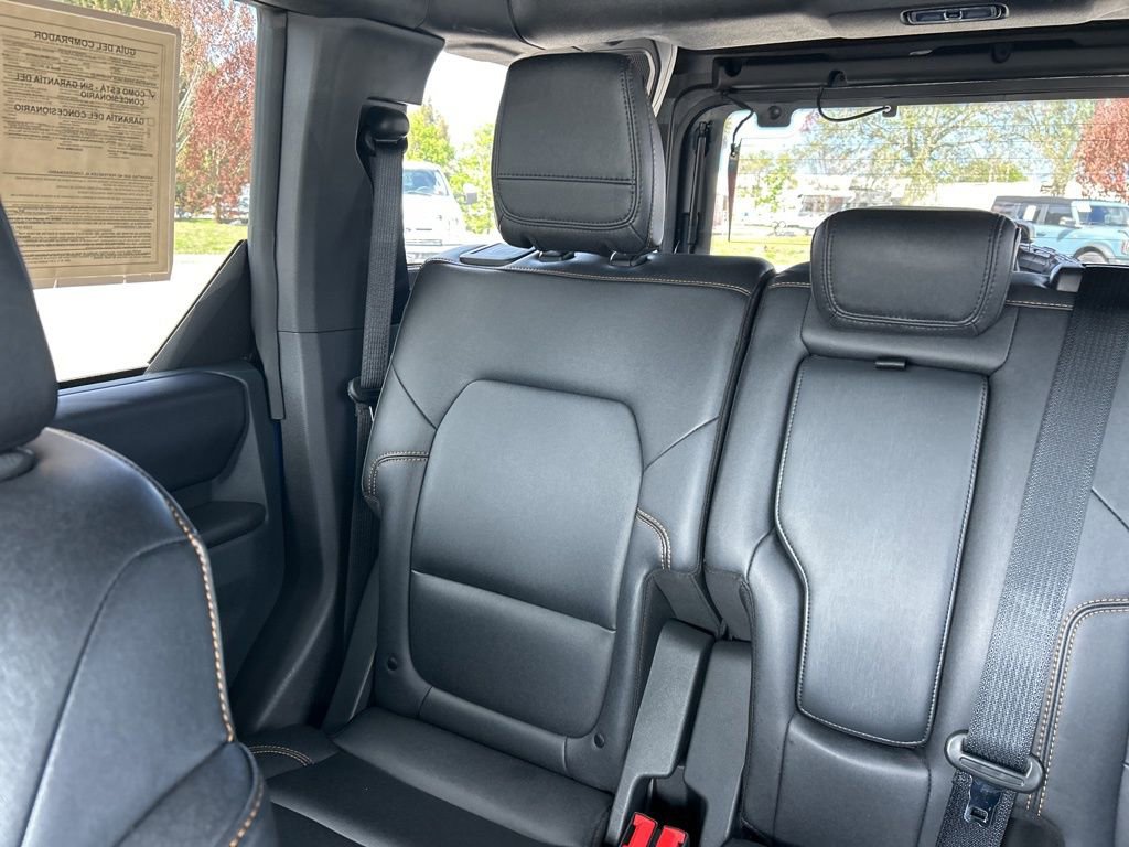 Used 2024 Ford Bronco Badlands image 12