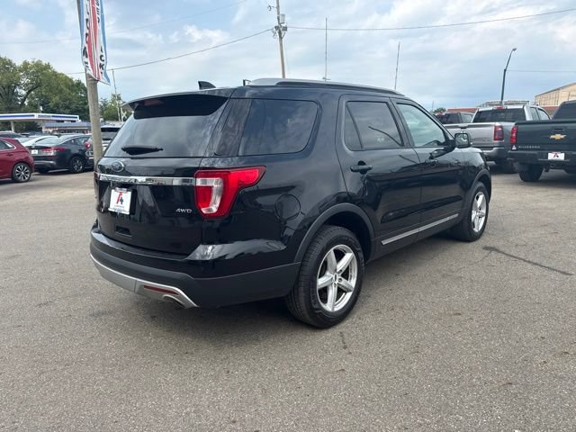 Used 2017 Ford Explorer XLT AWD/4WD image 3