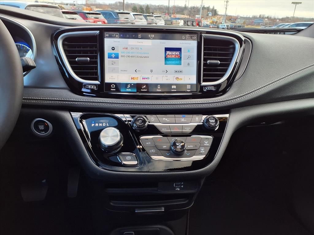 New 2026 Chrysler Pacifica Select w/ S Appearance Package AWD/4WD image 21